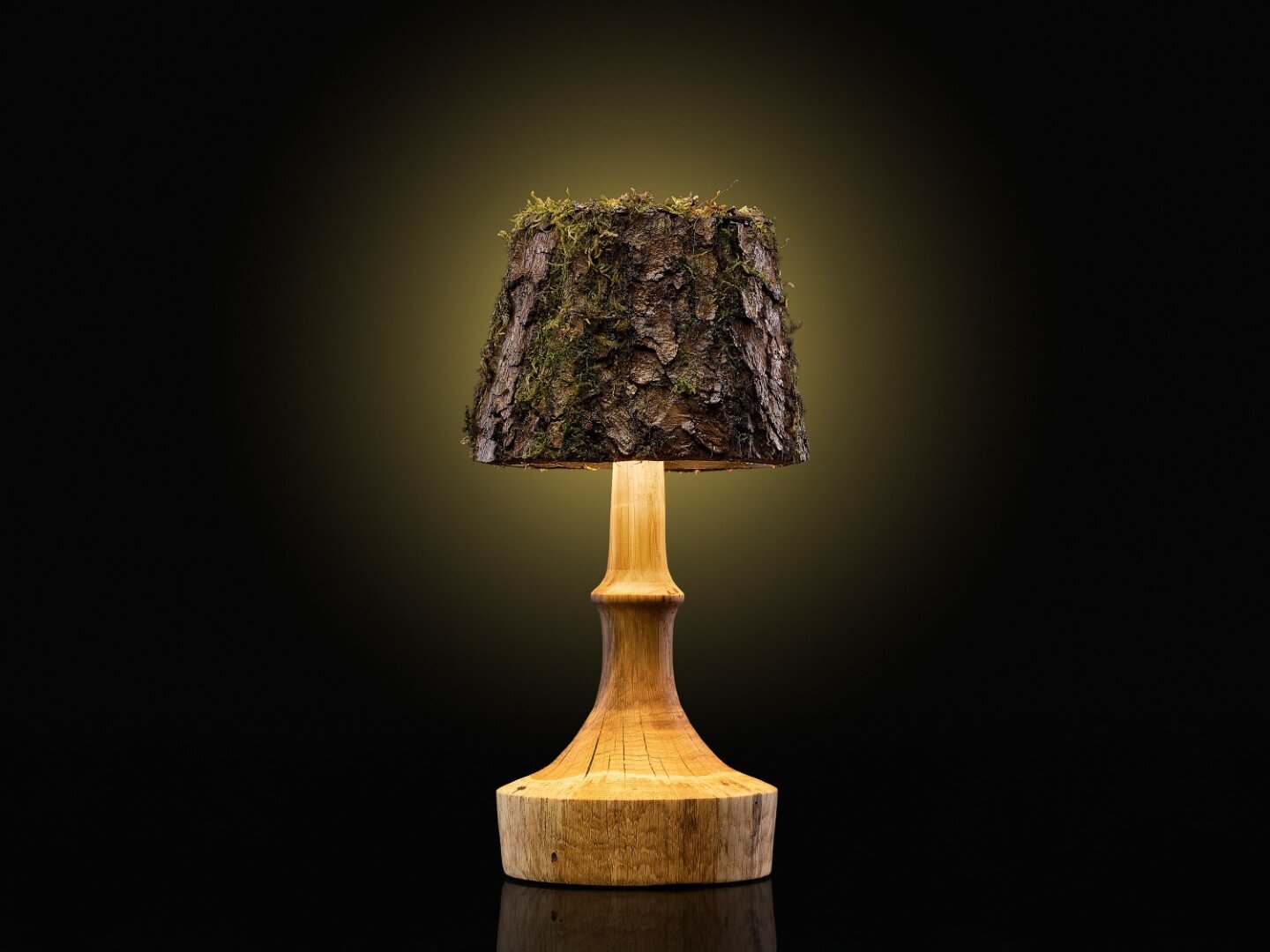 Wooden wireless lamp